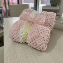 Deka ručně pletená na jednolůžko růžová s bílou