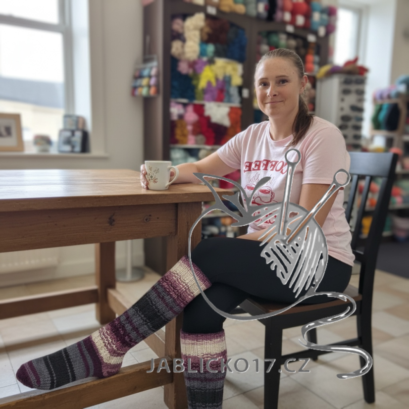 Ručně pletené podkolenky na míru samovzorovací