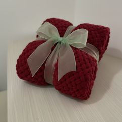 Deka ručně pletená na jednolůžko vínová