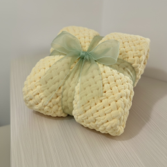 Deka ručně pletená na jednolůžko světlounce žlutá