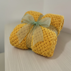 Deka ručně pletená na jednolůžko žlutá