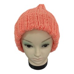 Čepice ručně pletená meruňková