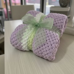 Deka ručně pletená na jednolůžko světlá fialová s bílou